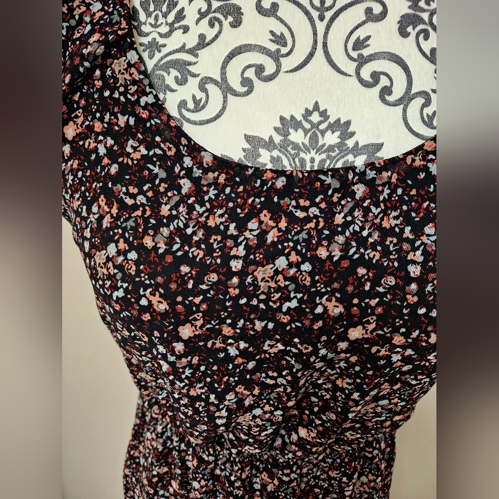 Dynamite size M floral dress - Picture 3 of 6